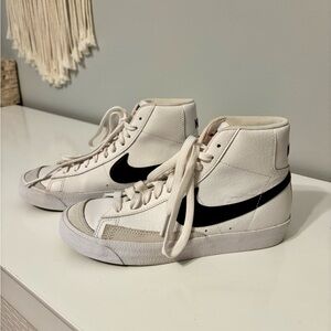 Nike Kids' Grade School Blazer Mid '77 Shoes